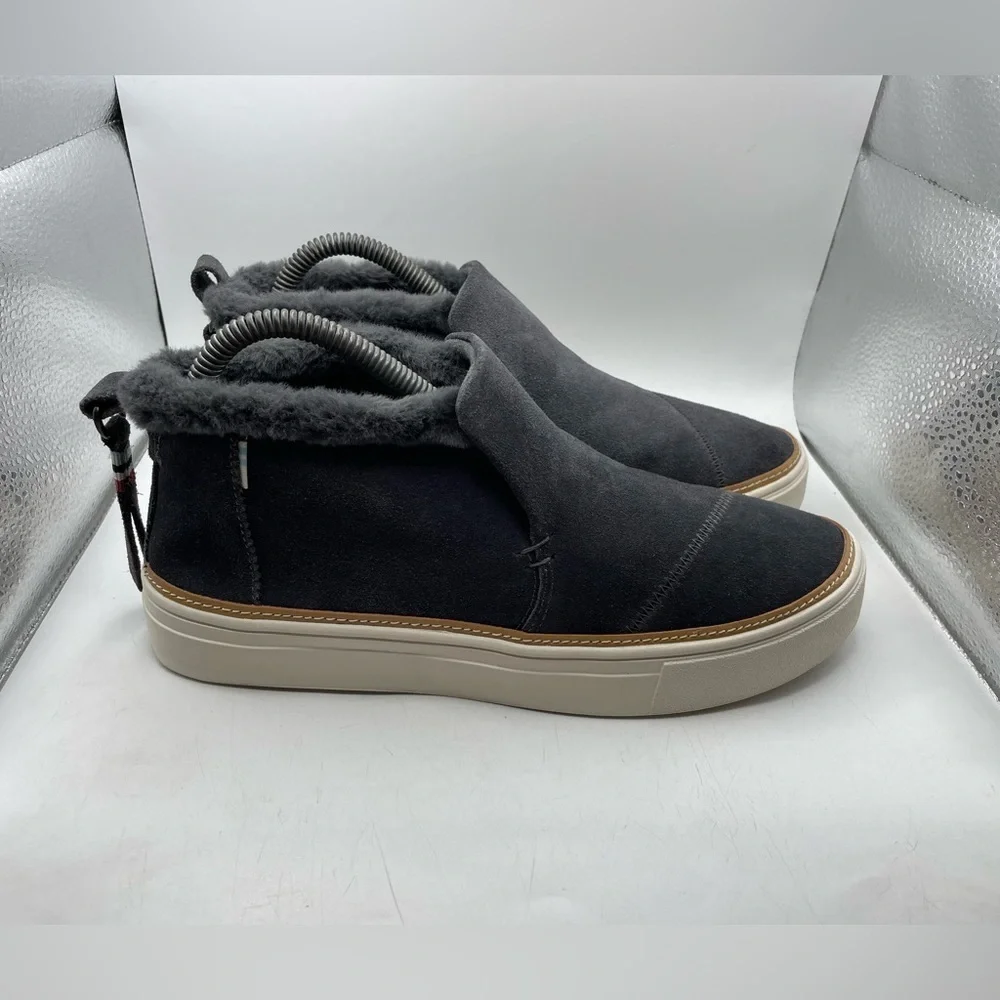 Toms Paxton women’s Gray Suede faux fur lined Slip-On Shoes size 7.5